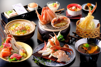 三朝館 県産活松葉ガニ会席